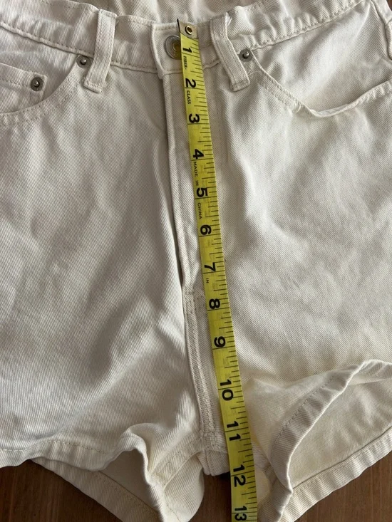 Vintage 90’s Jordache Cream High-Waist Denim Shorts - Picture 7 of 12